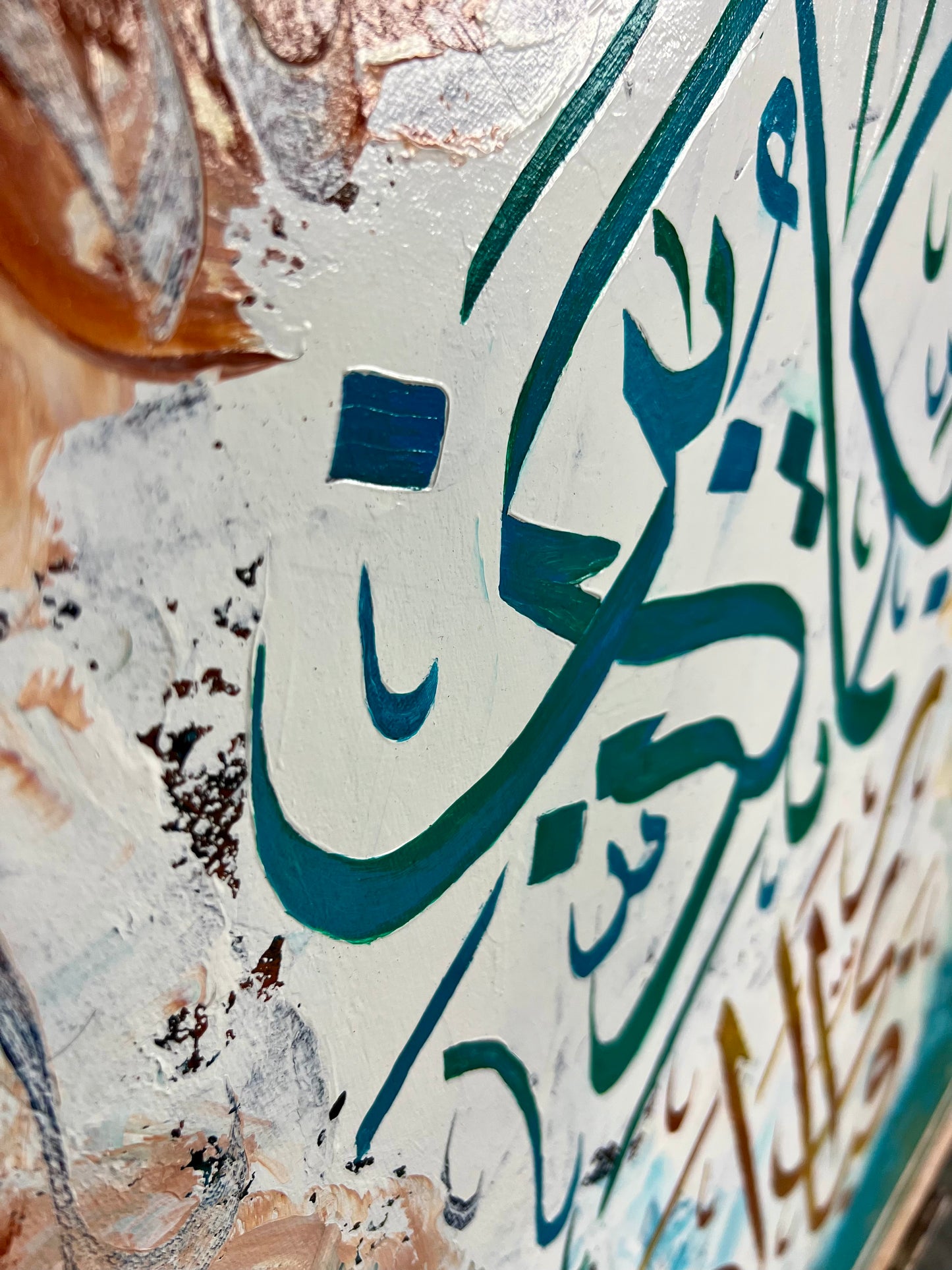 Fabi Ayyi Aala Rabbikuma Tukazziban Calligraphy Painting – Abstract Palette Knife Islamic Wall Art (24×36 Inches)